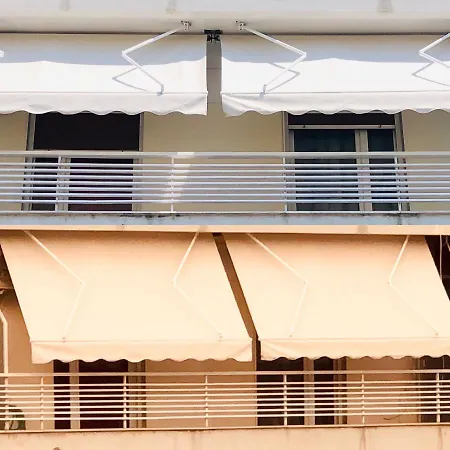 The Romantic Traveller *