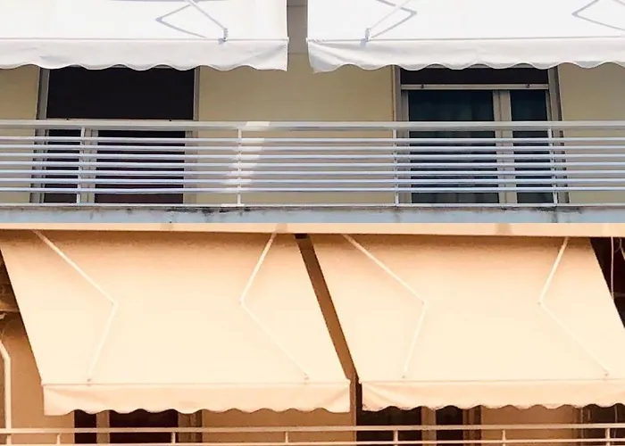 The Romantic Traveller *